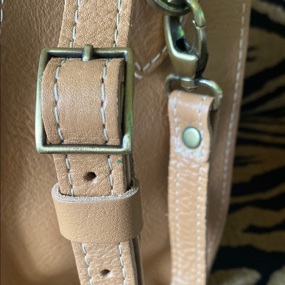 Portland Leather Lola Crossbody Tote Bag - Picture 9 of 11